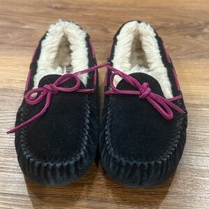 UGG Little Girl’s Dakota Moccasin/Loafer Style Slippers (Size: 1Y) EUC